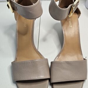Nine West Tan Heels Versatile Minimalist Design